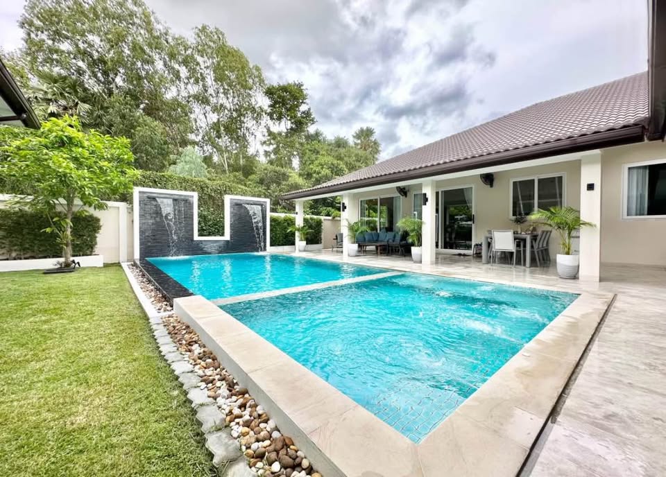 Exclusive Luxury 6 Bedroom Pool Home