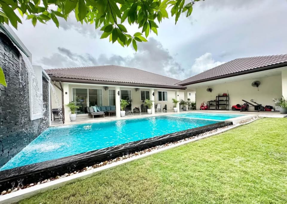 Exclusive Luxury 6 Bedroom Pool Home