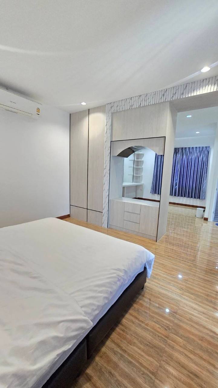 5 Bedroom Dual House Pool Villa