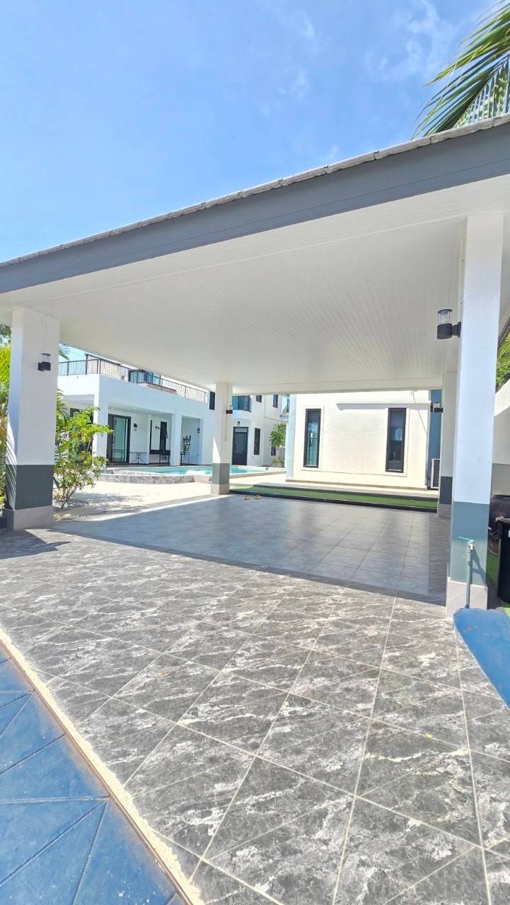 5 Bedroom Dual House Pool Villa