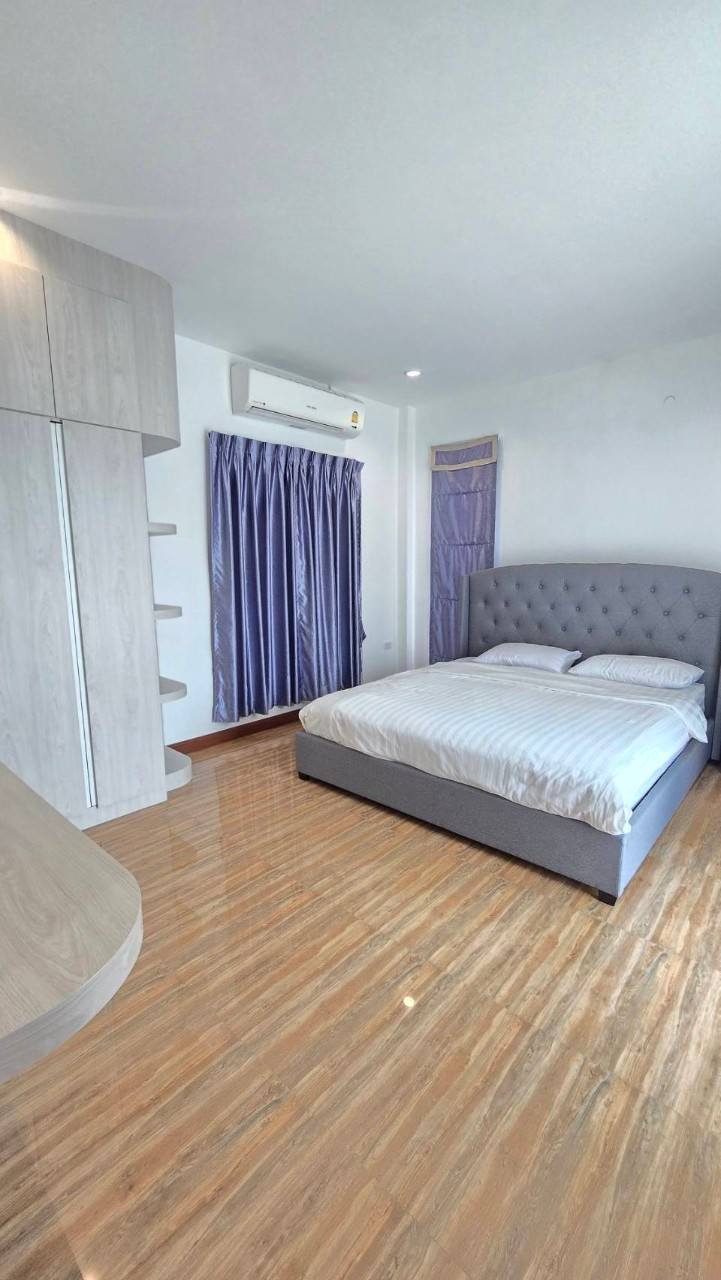 5 Bedroom Dual House Pool Villa
