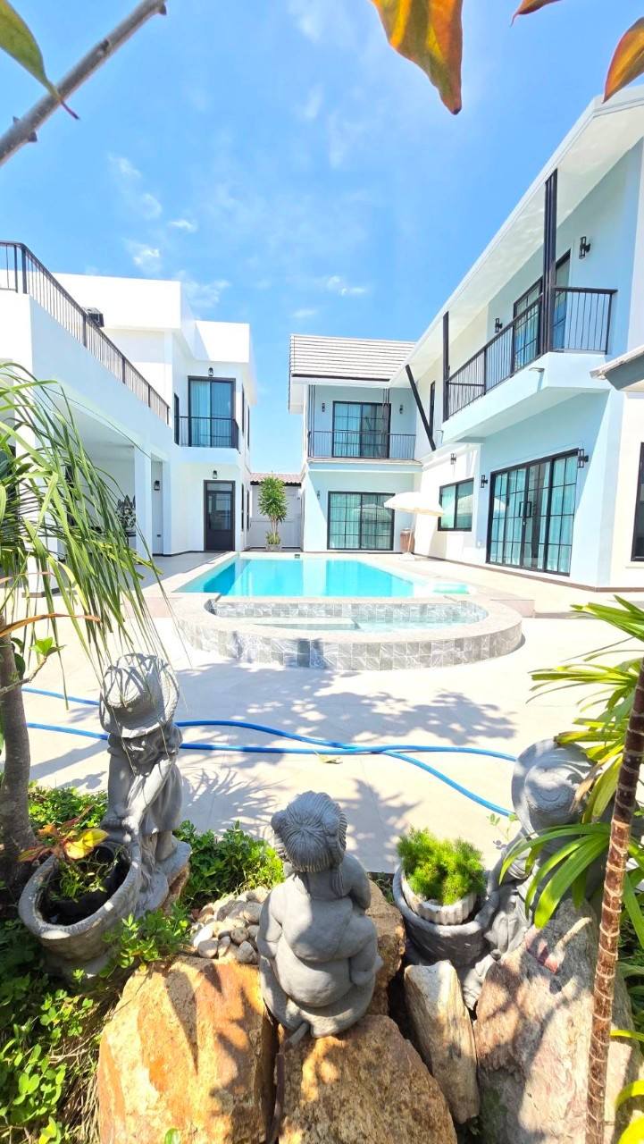 5 Bedroom Dual House Pool Villa