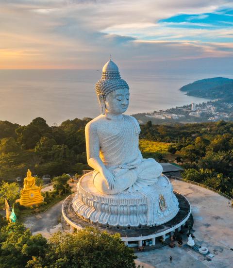 Pre-Order "From America to Thailand: A Step-by-Step Guide to Moving Your Family Abroad"
