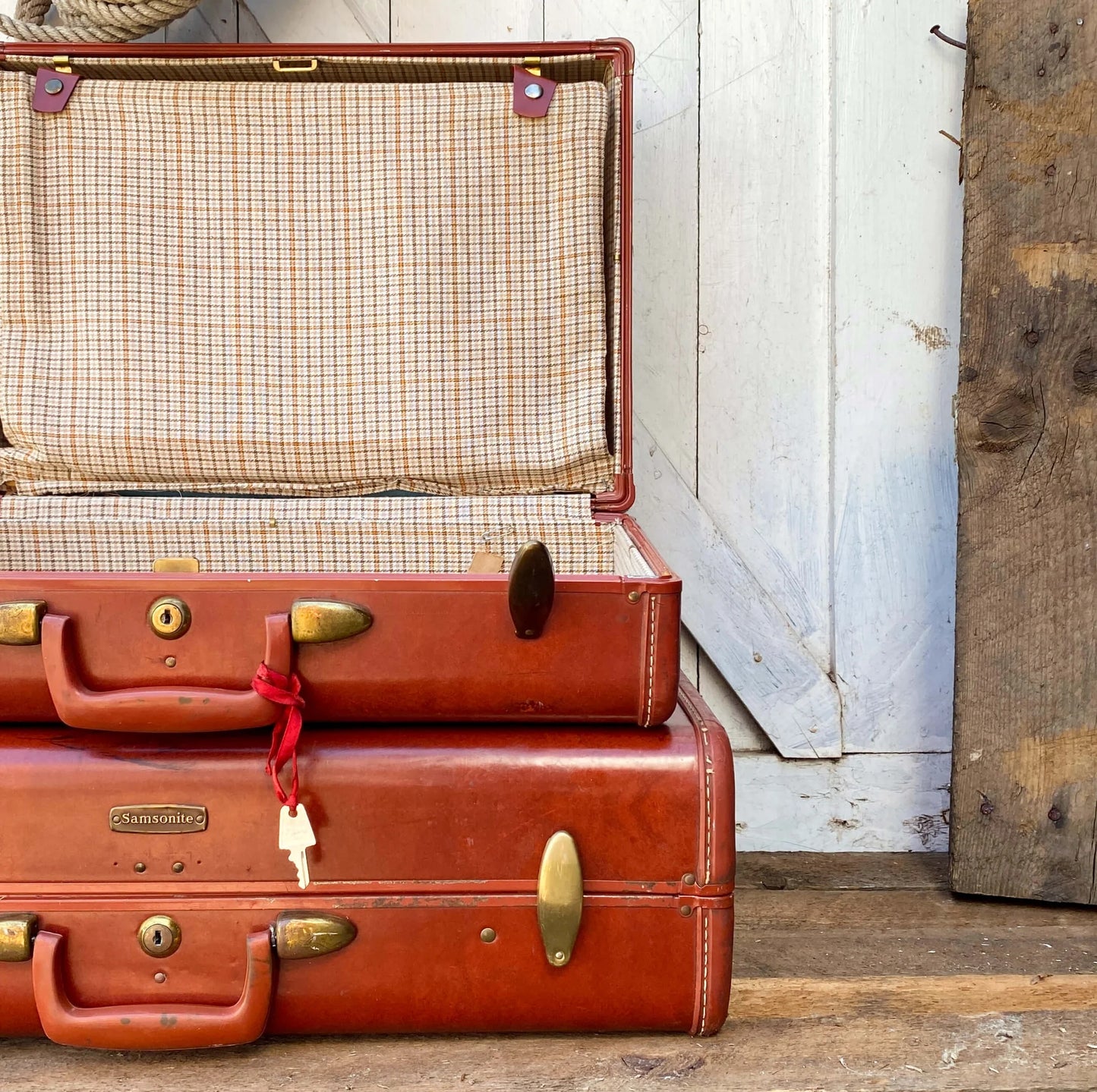 Vintage Samonite Luggage Style Suitcase