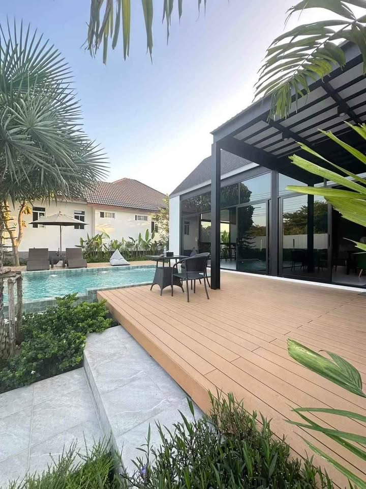 6 Bedroom Pool Villa With Guest House
