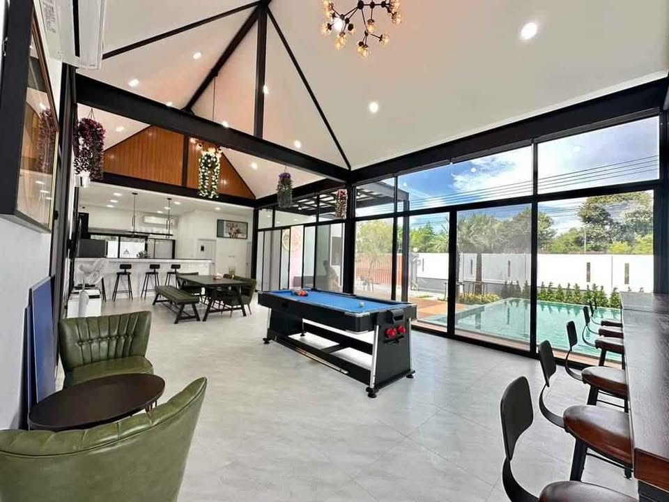 6 Bedroom Pool Villa With Guest House